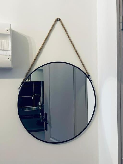 Le Black And White Centre-ville Historique Apartment *
